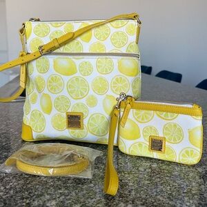 2 PIECE SET Dooney & Bourke Limone Lemon-Print Shoulder/Crossbody with Wristlet🍋